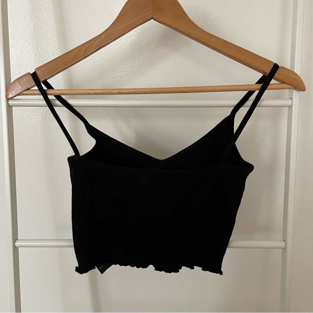 Black collusion tank with scallop edges